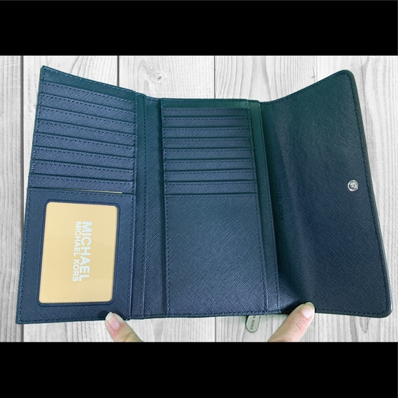 **SOLD**NWT Michael Kors $516 3 Piece Set - Picture 5 of 7